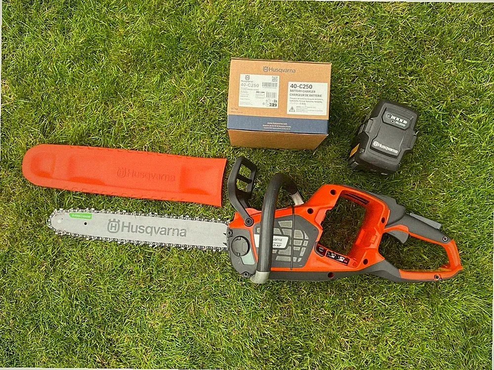 Husqvarna Akku Motorsäge 542iXP Kettensäge inkl. Akku BLi300 und Ladegerät C250